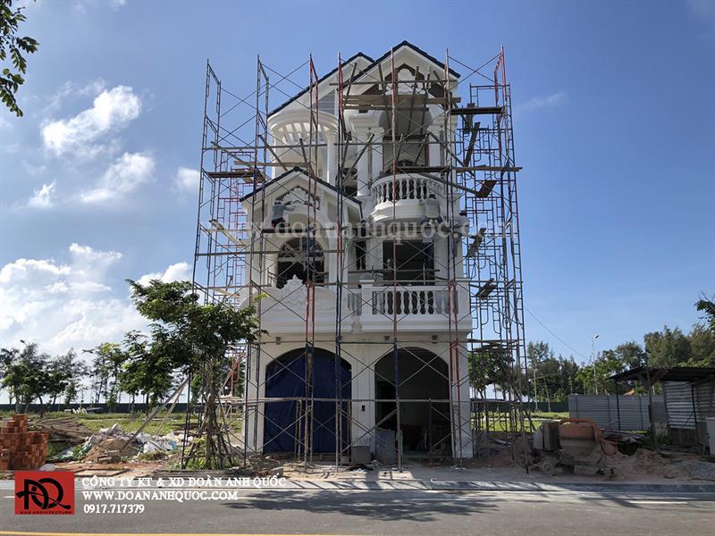 Công ty TNHH Kiến trúc Xây dựng Đoàn Anh Quốc - THIẾT KẾ THI CÔNG TRỌN GÓI NHÀ PHỐ TÂN CỔ ĐIỂN TẠI KHU PHỐ BIỂN RẠNG ĐÔNG